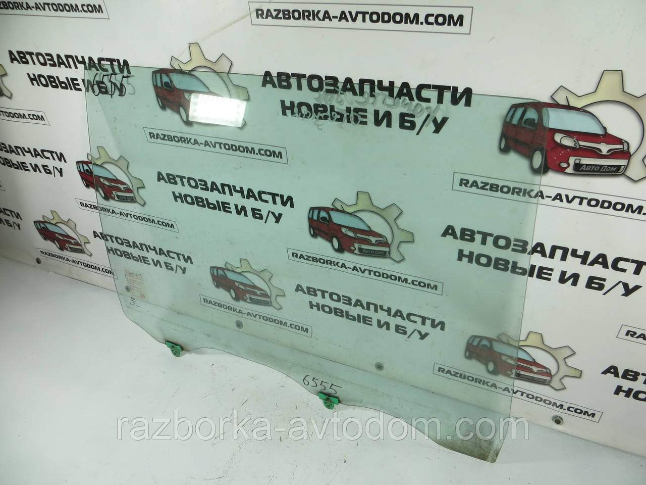 Скло дверцят правої бічної (від'їзної) Nissan Vanette C23 (1991-2001). ОЕ: 823007C300
