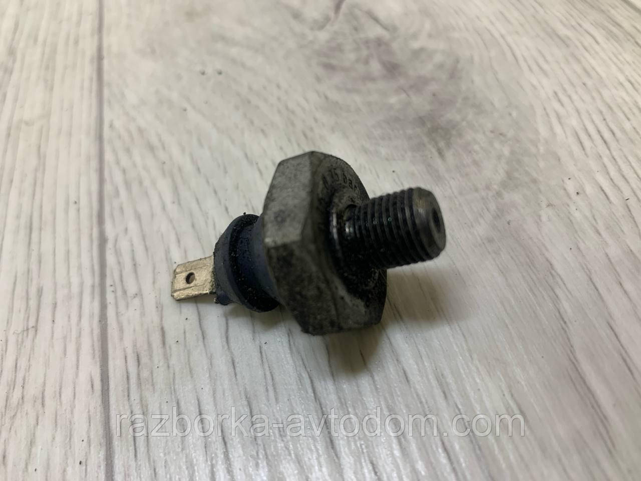 Датчик тиску оливи Mercedes Vito W638, Skoda Octavia Tour, Ford Galaxy, VW Sharan OE: A0135420617