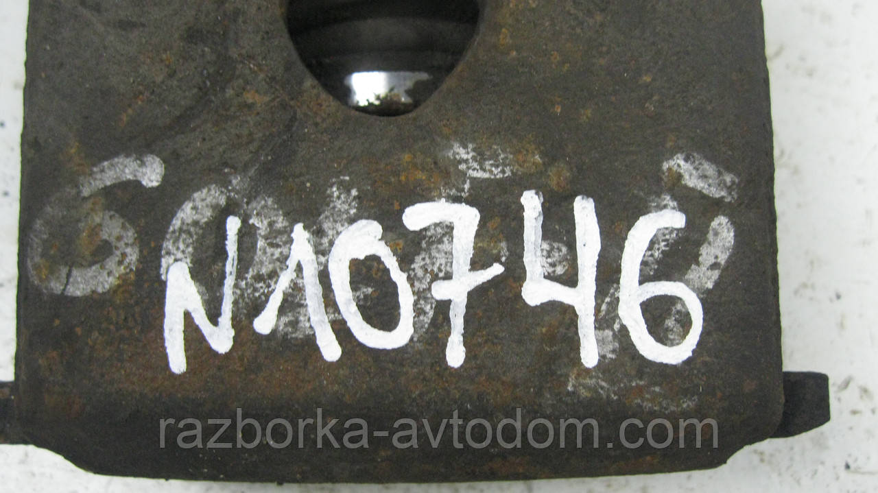 Суппорт передній правий VW Passat B3 (1988-1993), Seat Cordoba (1993-2002), Golf 3 (1991-1998) OE:171615124B