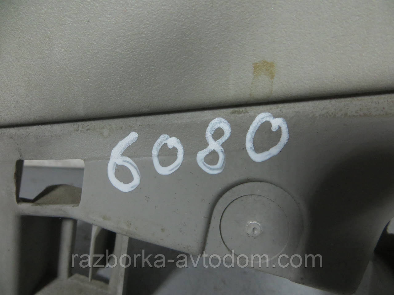 Обшивка стійки середня права верхня Peugeot 307 (2001-2008) ОЕ: 9632746977