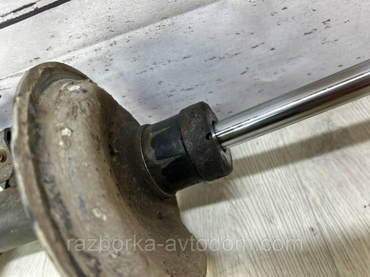 Амортизатор передній правий Citroen C4 (04-10) OE:3452 ДЕФЕКТ: запотівання