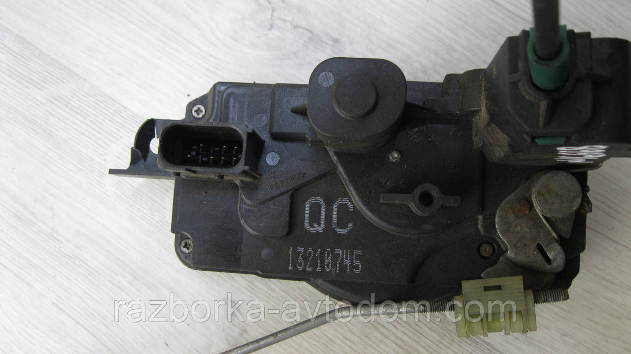 Замок дверей передній правій електро (безключовий) Opel Zafira B (2005-2010) OE:13210745