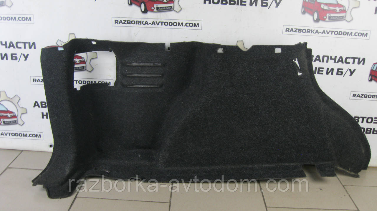 Обшивка багажника ліва сторона (Універсал) Renault Megane 2 (2003-2009) OE:8200128697