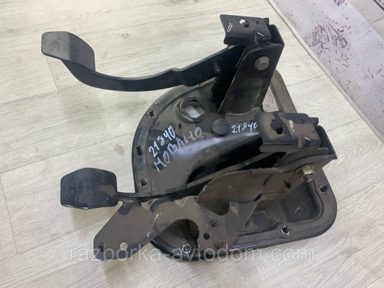 Педальний вузол (педаль гальма та зчеплення) Renault Master 2, Opel Movano (98-10) OE:8200021477