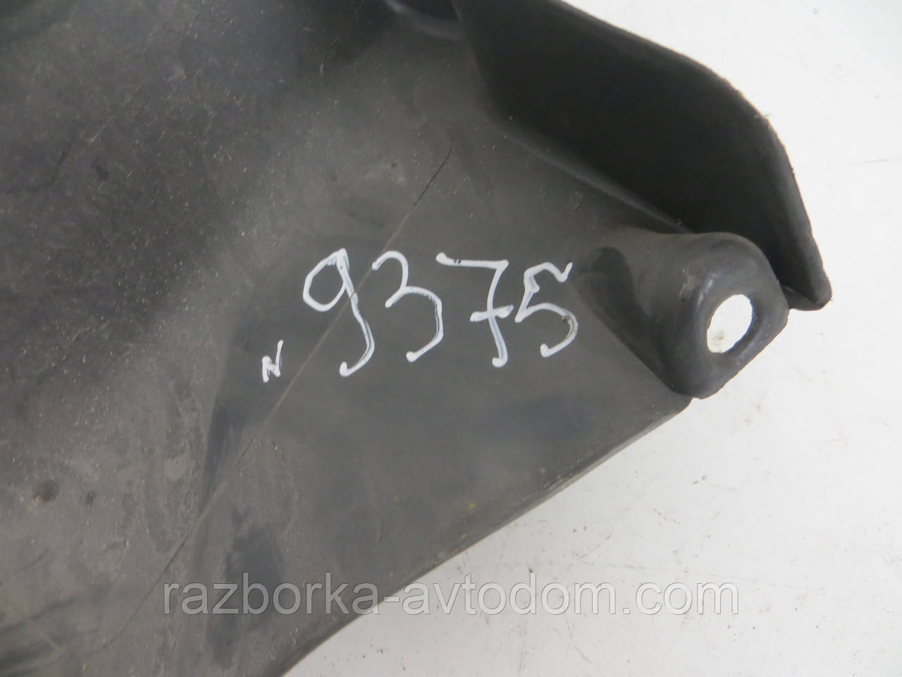 Обшивка передньої стійки лівої Mitsubishi Pajero Sport 1 (1997-2009) OE:MR227570