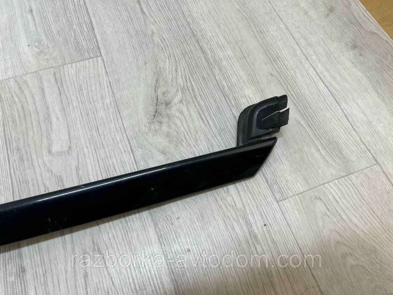 Накладка (молдінг) стійки лобового скла зовнішня права CITROEN C4 (04-08) OE:96563473XC ДЕФЕКТ