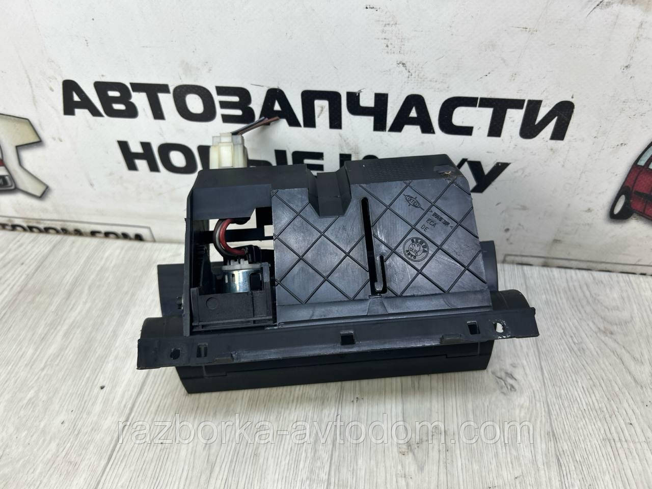 Пепельниця з прикупником SKODA Superb 1 (02-08) OE:3u1857962