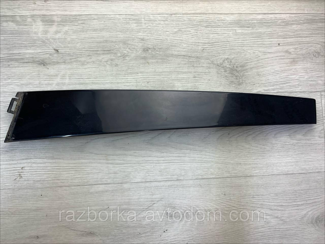 Накладка дверей передньої правої Skoda Superb (02-08) OE: 3B0837902