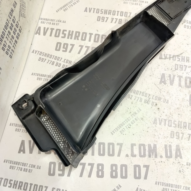 Жабо Audi A4 B8 (07-15) 2.0 дизель 8K1819447