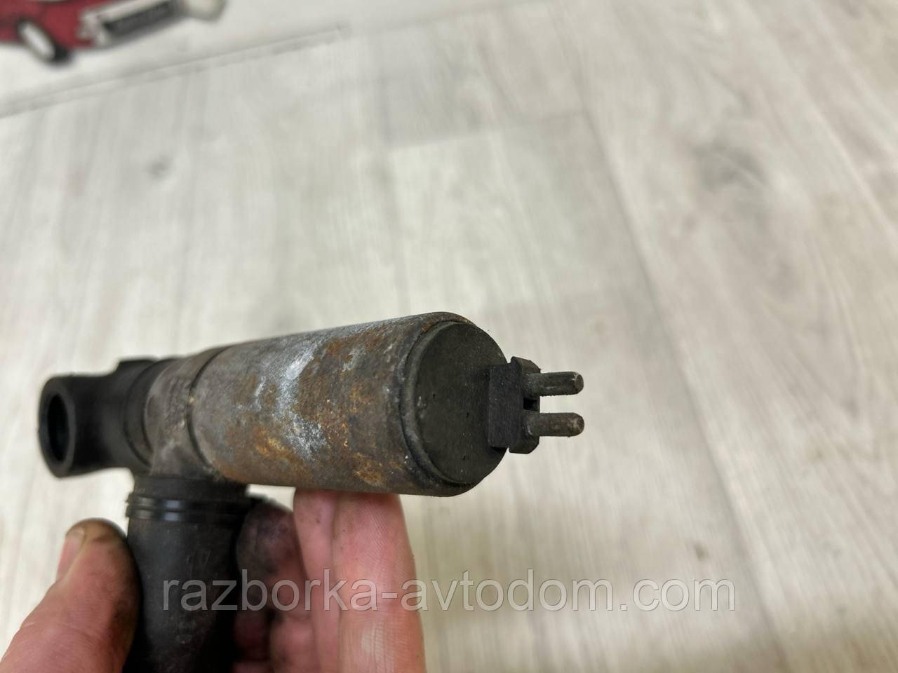 Клапан холостого ходу Mercedes W116 (86-89) OE:0001411625