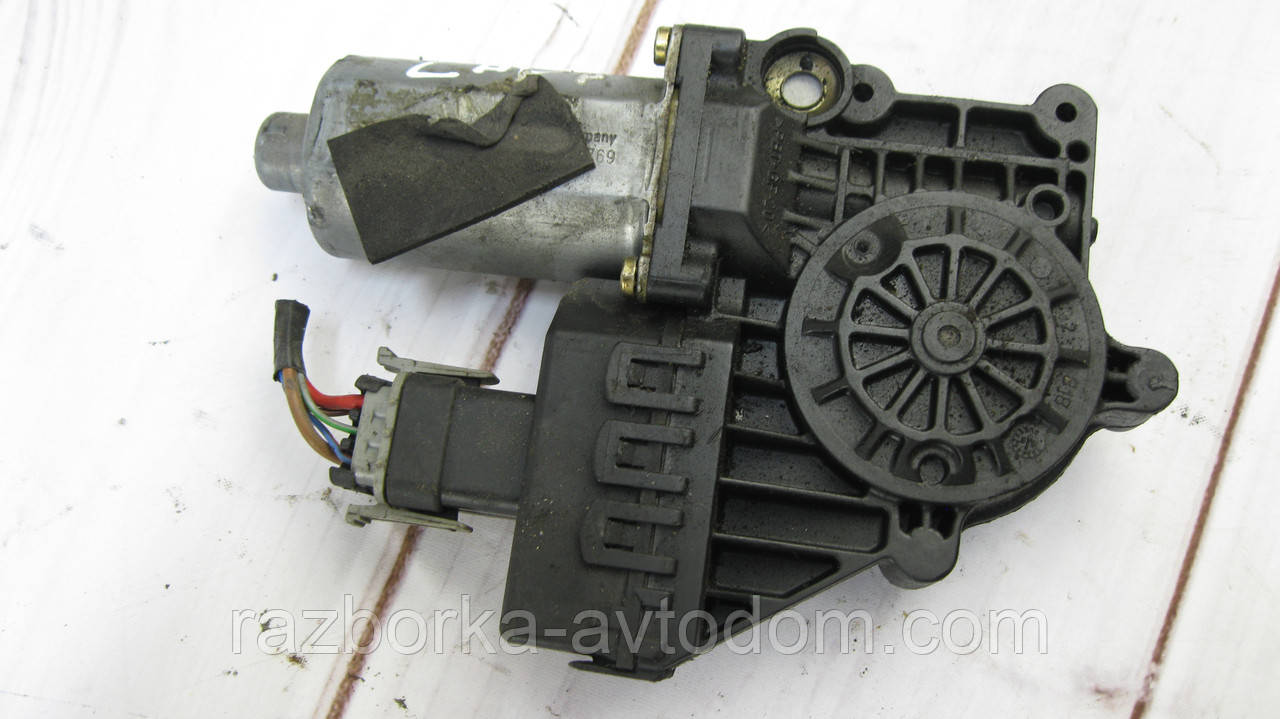Моторчик склопідіймача двері передньої правої Opel Zafira A (1999-2005) OE:90579356