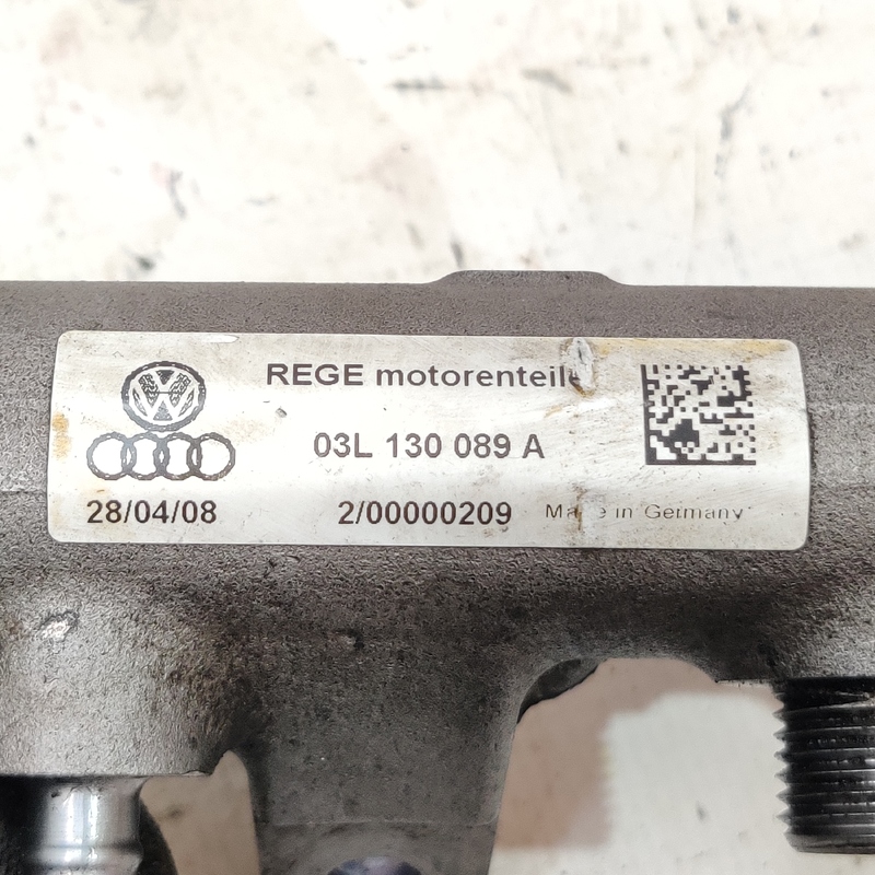 Паливна рейка Audi A4 B8 (07-15) 2.0 TDI 03L130089A