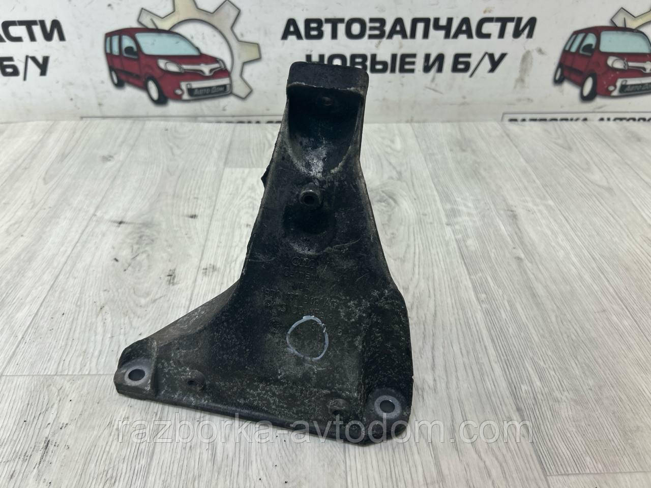 Кронштейн/кріплення двигуна правий Skoda Superb 1 (02-08) OE:8d0199308ag