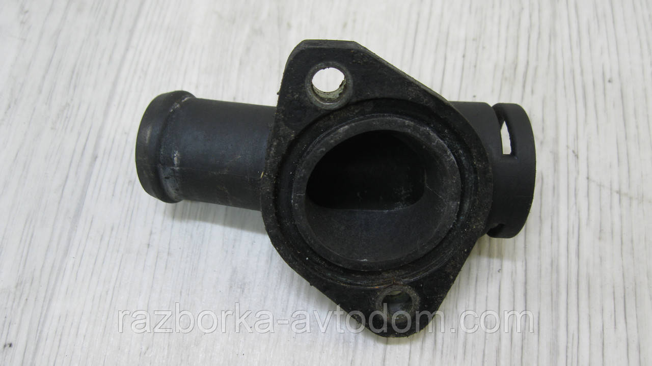 Фланець системи охолодження VW T4 (1990-1996) OE: 044121145B, 044121145