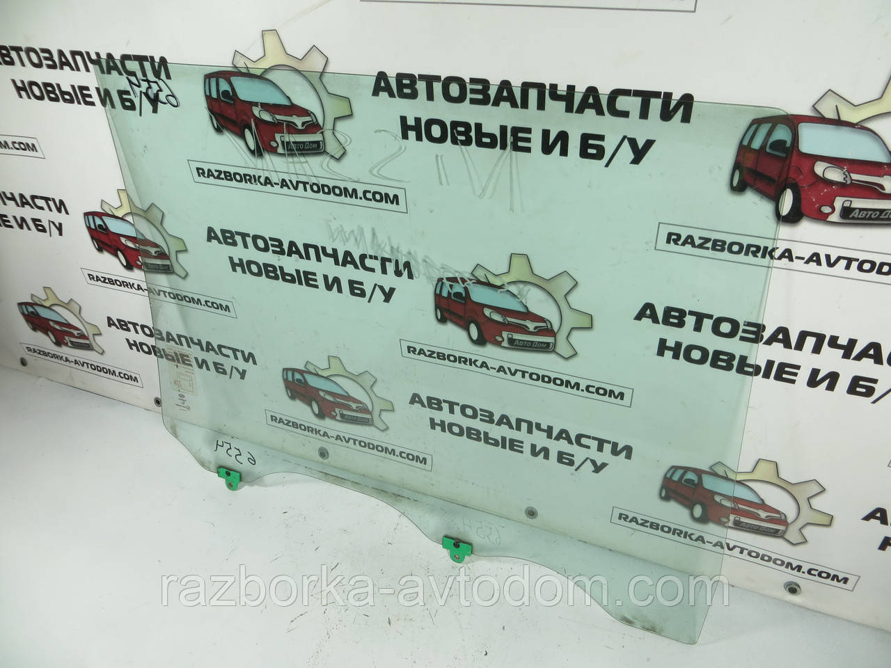 Скло дверей лівого бічного (від'їзного) Nissan Vanette C23 (1991-2001). ОЕ: 823017C300