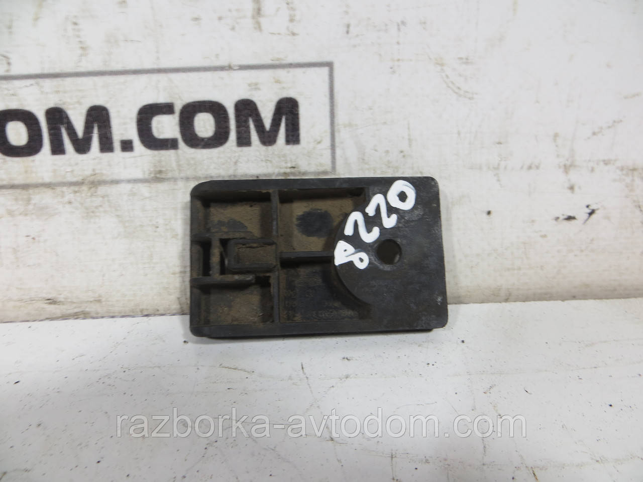 Клин/пластик дверей передній Ford Transit (1992-2000) ОЕ: 1015827, 95VB-V20380-AB, 95VBV20380AB