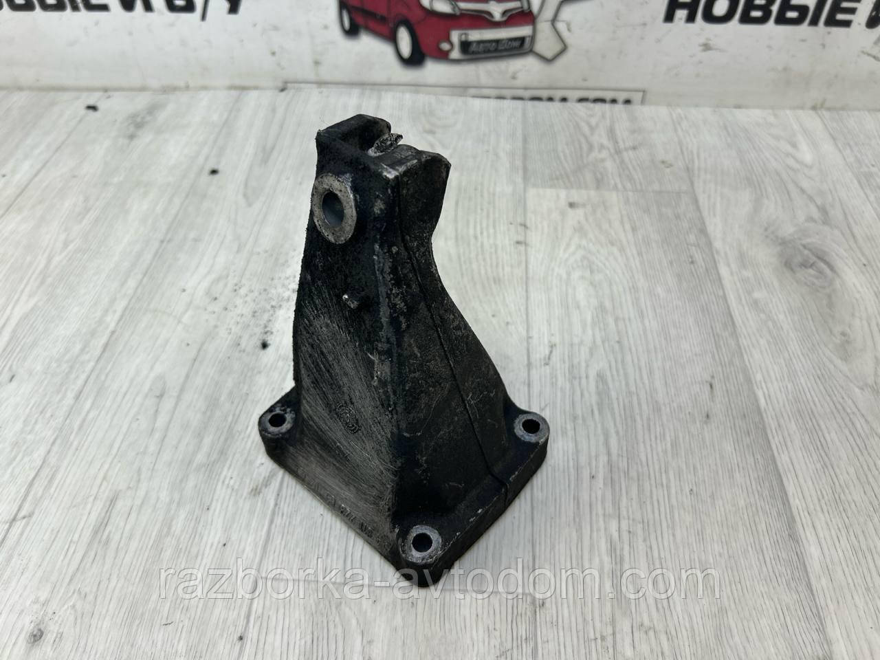 Кронштейн опори двигуна правий MERCEDES Vito 638 (96-03), Sprinter (96-06) 2.2CDI OE:A6112230304