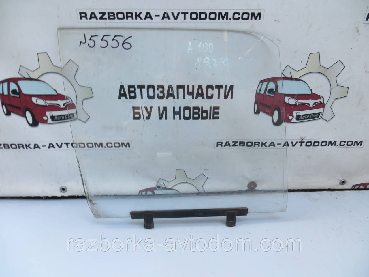 Скло передніх правих дверей Audi 100 C2 (1976-1982)