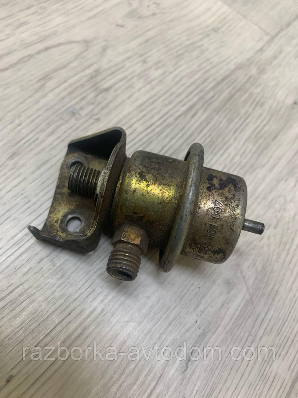 Регулятор тиску палива Bosch Mercedes W123, W116, W126, W460, Porsche 928 OE: 0280161007.