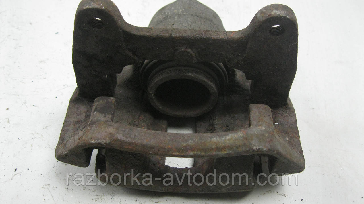 Суппорт передній правий Lancia Thema (1984-1994), Alfa Romeo 146 (1994-1996), Fiat Croma (1986-1996) OE:793771