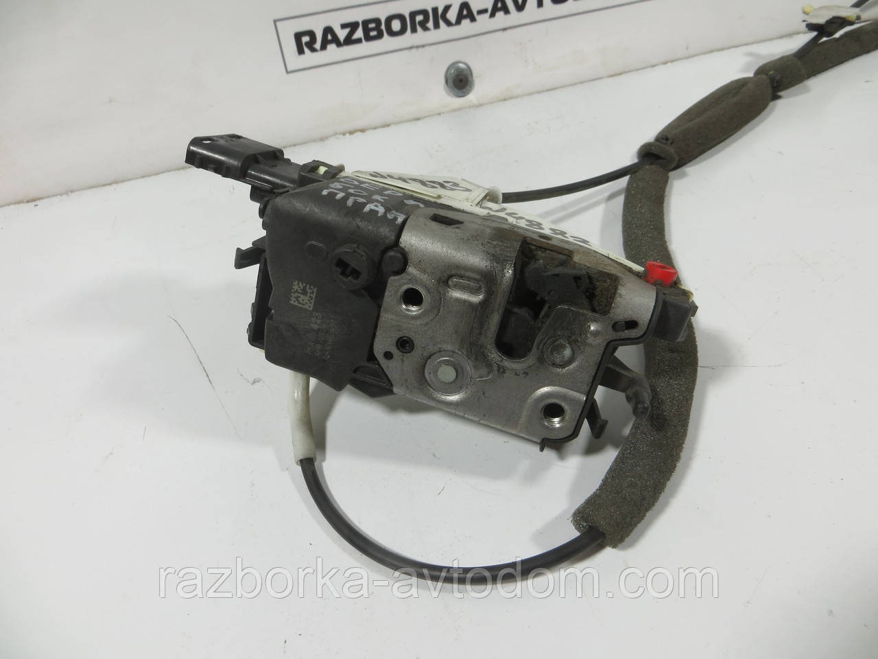 Замок зсувний правий Citroen Berlingo B9 08-18 9137N8