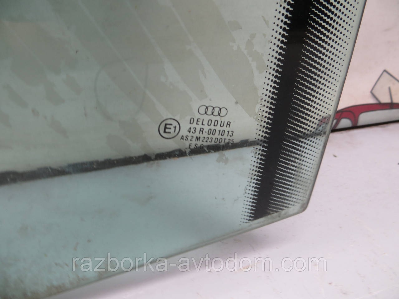Скло заднього правого дверей Audi 100 C3 (1982-1991) ОЕ: 443845026G