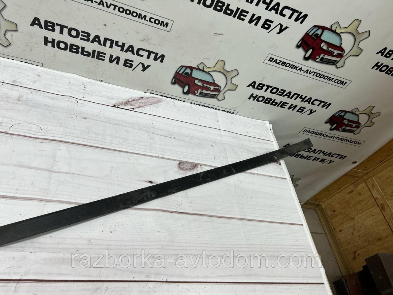 Накладка, молдинг порога правий зовнішній (універсал) VW Passat B5 (96-05) OE: 3b0853985
