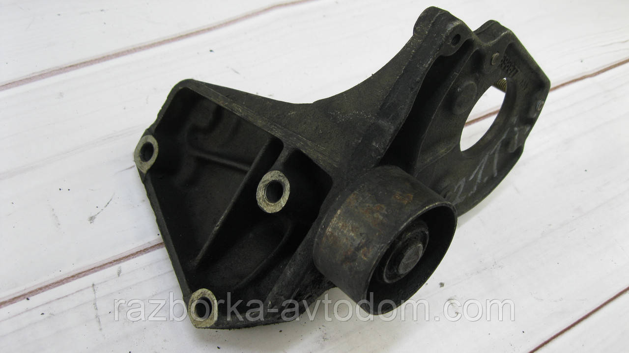 Кронштейн ТНВД Renault Trafic (1980-2001) 2.1TD OE:7700684886, 7701352810
