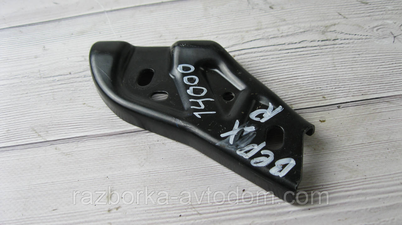 Кронштейн ролика дверей правий верхній Peugeot Bipper (08-...), OE: 9033AH