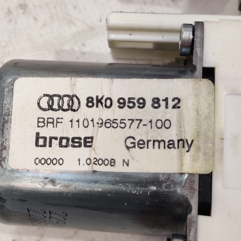 Мотор склопідіймача задній правий Audi A4 B8 (07-15) 2.0D