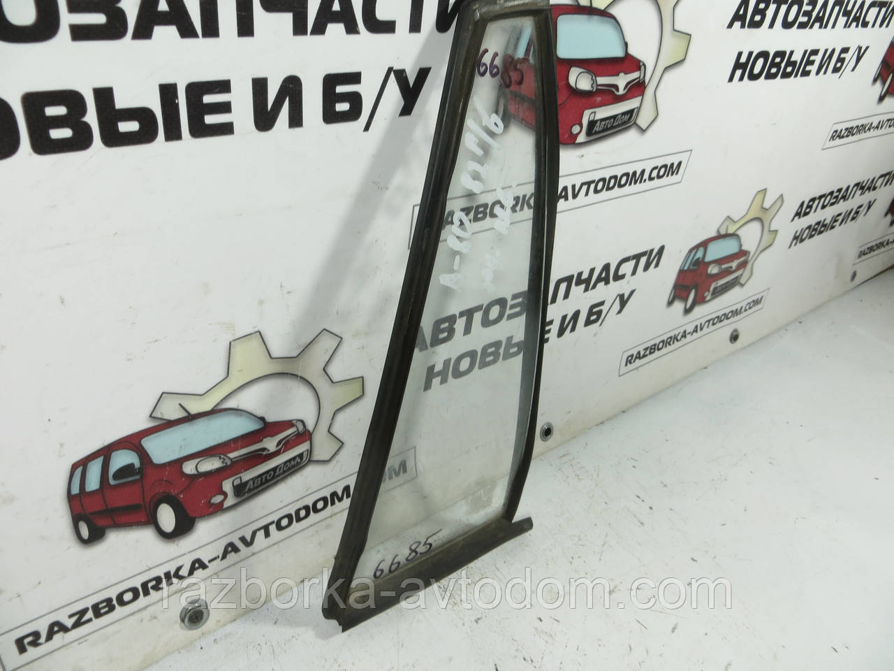 Скло заднього правого дверей (форточка/ трикутник) VW PASSAT B2, SANTANA (1980-1988) ОЕ: 813845301D фото 2