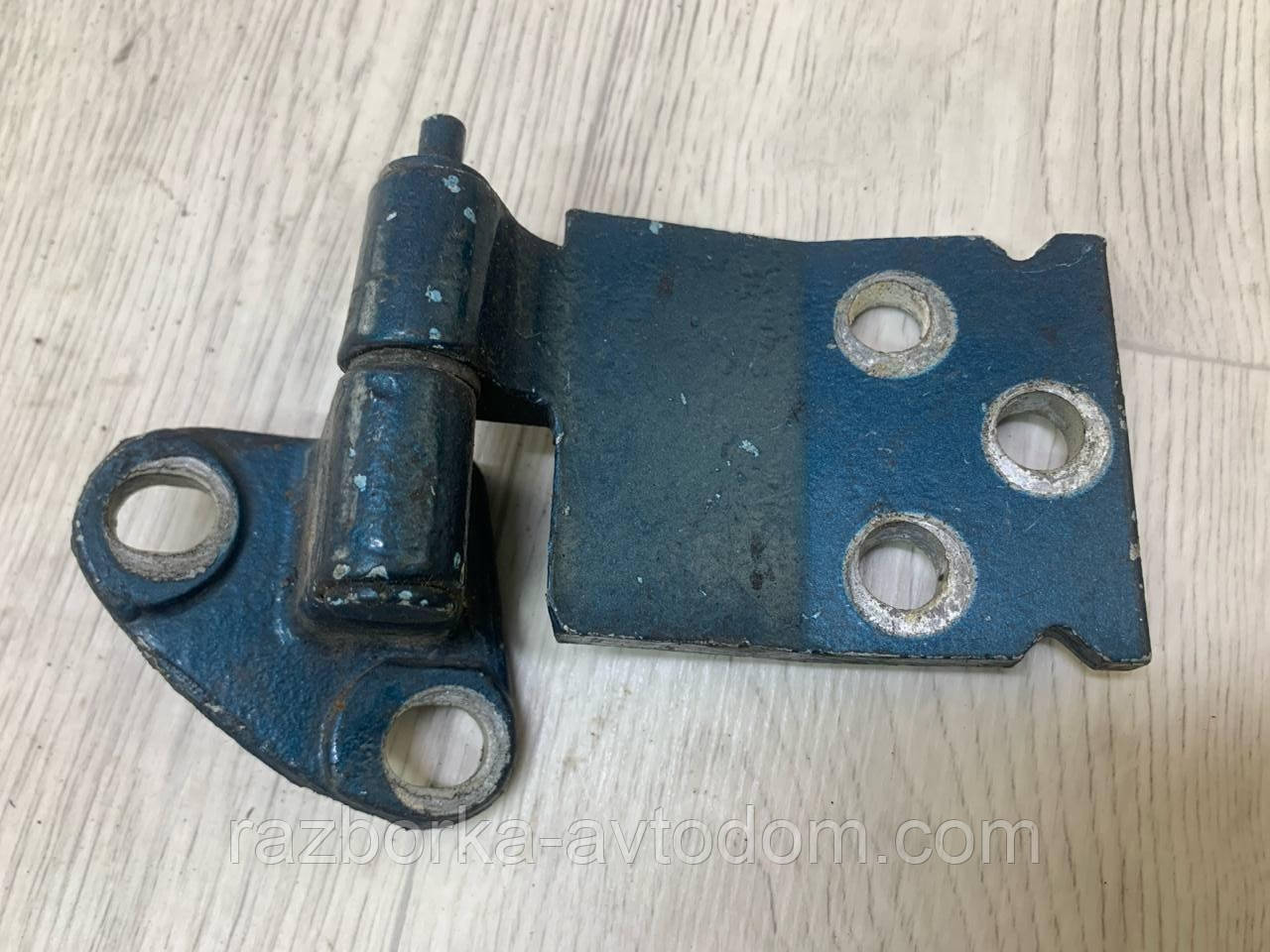 Петля дверей передньої лівої верхньої Mercedes Vito W638 (1996-2003), OE: A6387201437