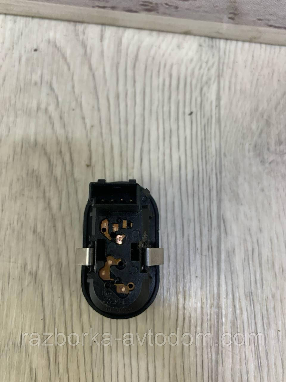 Кнопка склопідніка передня права Opel Corsa , Astra G, Zafira А OE:13363100, 90561388