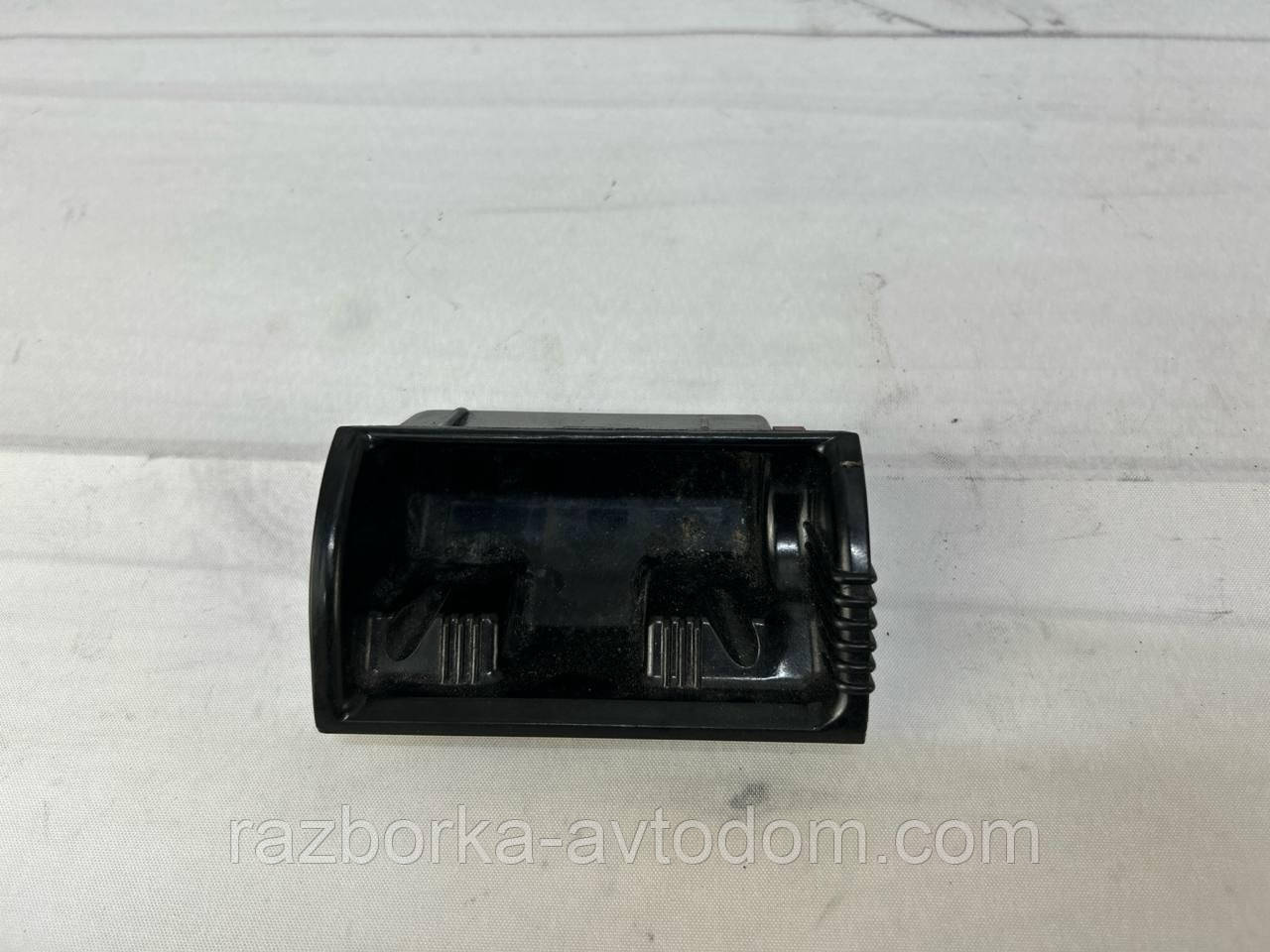 Пепельниця передня (вставка) VW Passat B5 (96-05) OE:3b0857989a