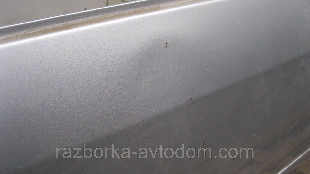 Двері задня права VW Touran (03-10) OE:1T0833056R Дефект: точкова вм'ятина