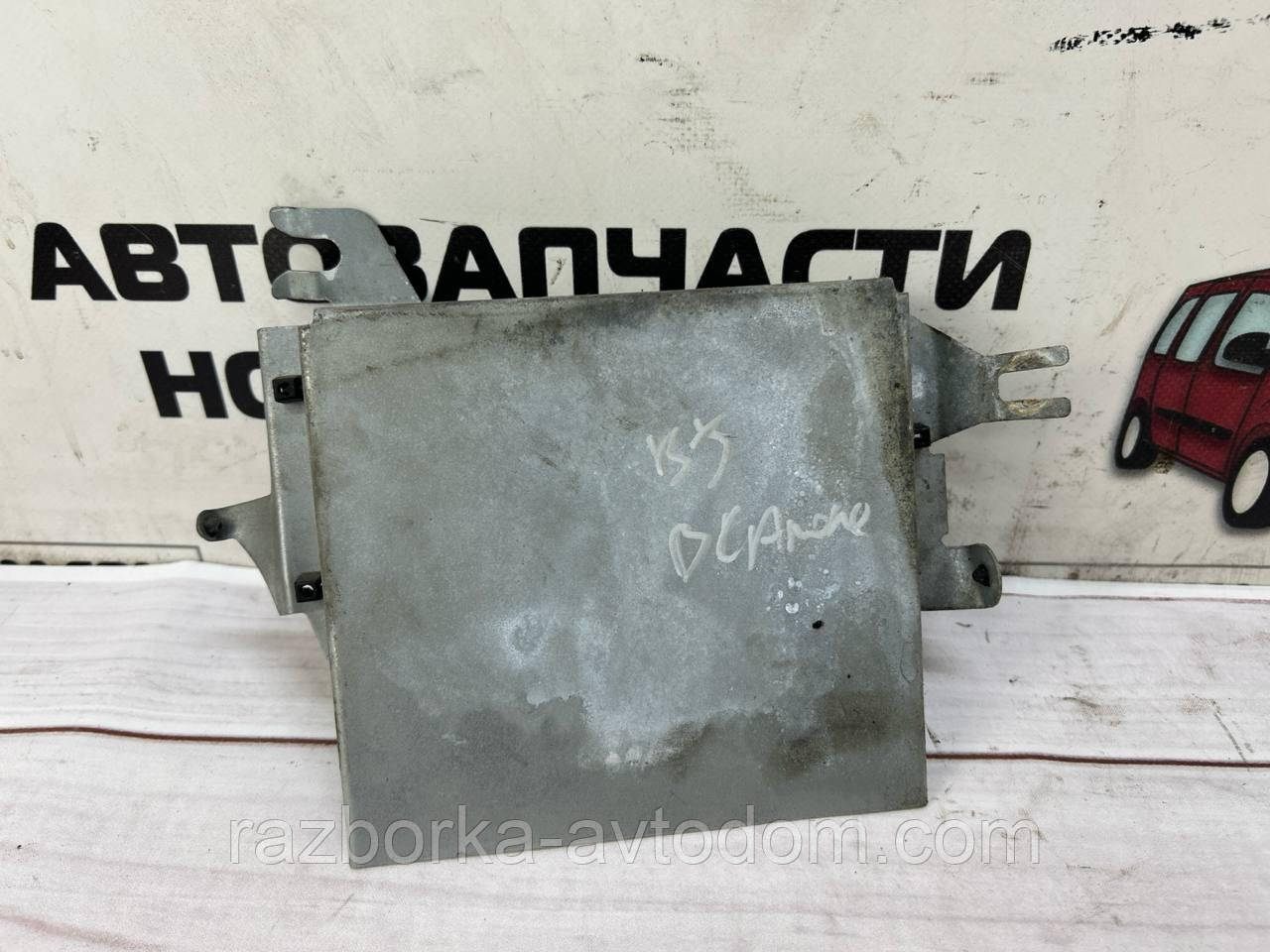 Шкірух/захист електронного блока ABS, ESP VW Passat B5 (97-05), Audi A4 B5, A6 C5 OE: 8D0907389D, 0265109463