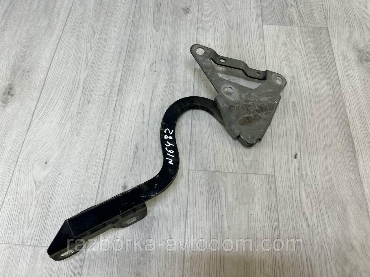 Петля капота права Opel Corsa C (00-06) OE:09114274