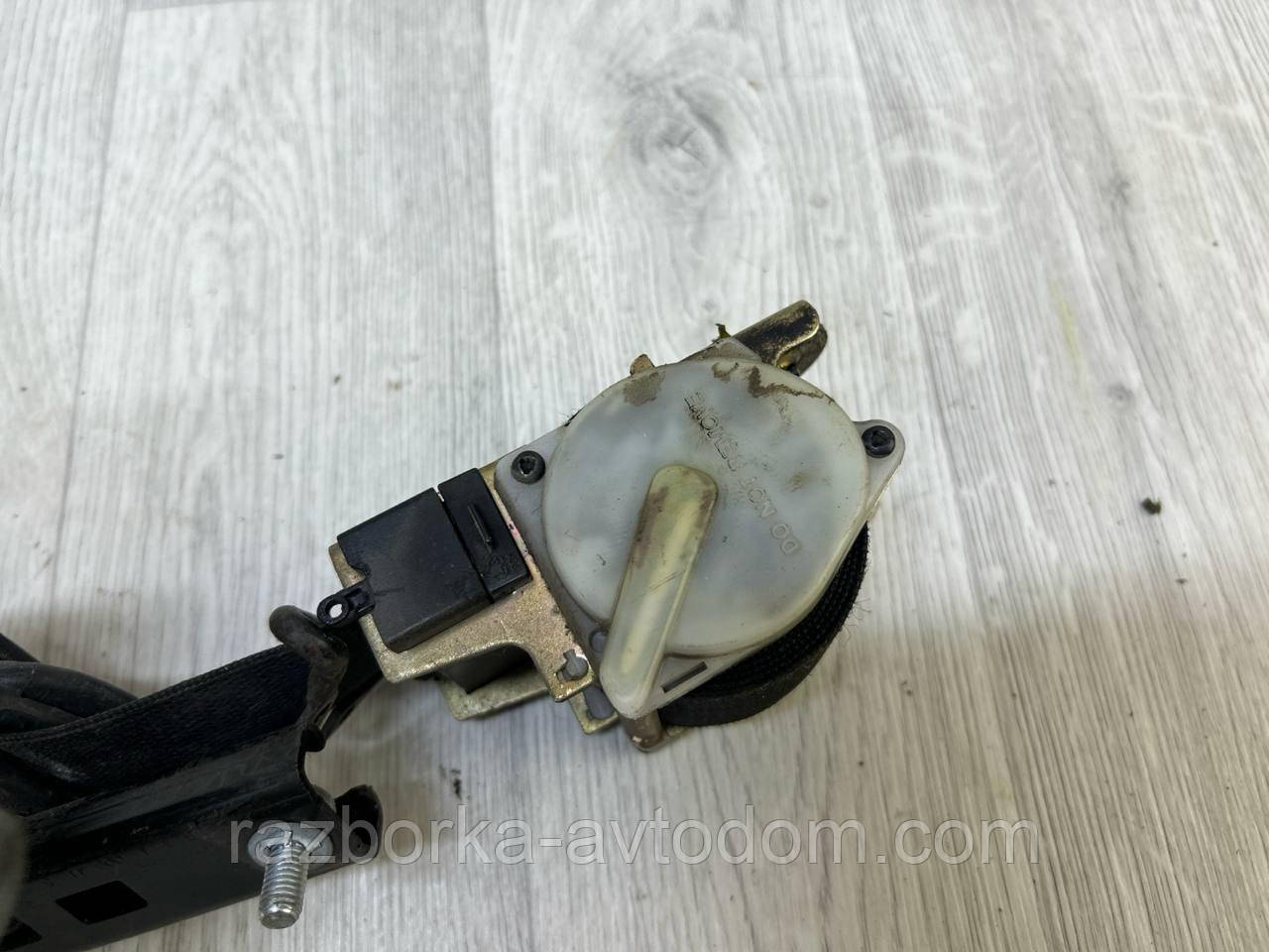 Ремінь безпеки Передній правий Opel Omega B (93-99) OE:90379450
