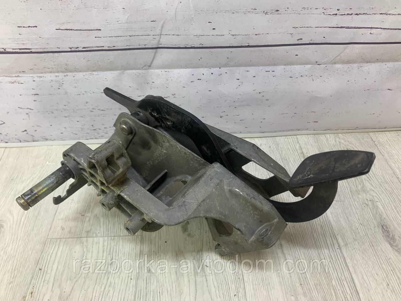 Педаль гальма з кронштейном Mercedes Sprinter (1995-2006), VW Lt28-46 (1996-2006), OE: A9012900419