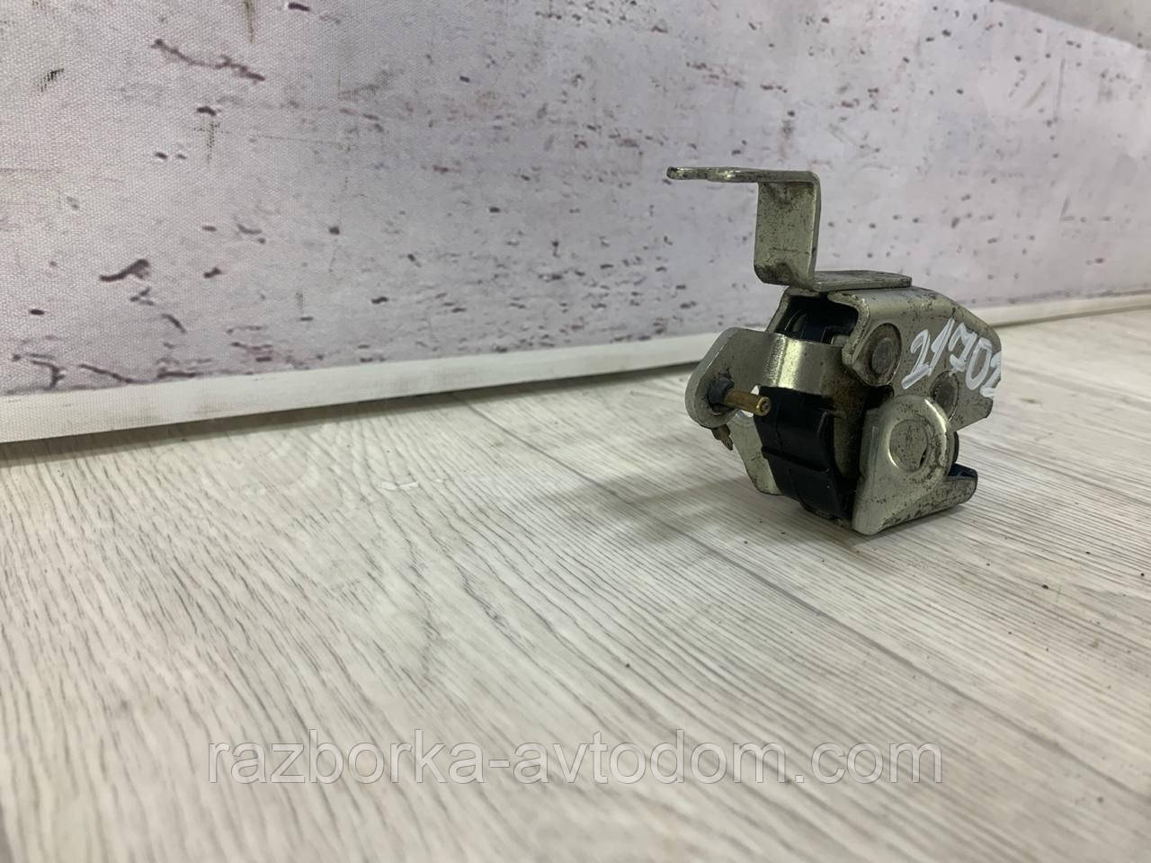 Замок дверцят задньої двостулкової Правої/правої Citroen Nemo, Fiat Fiorino, Peogeot OE: 1358202080