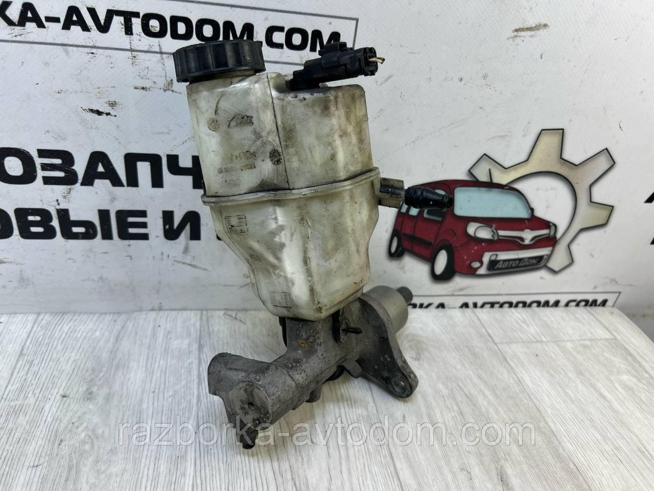 Головний гальмівний циліндр з бачком Peugeot 407 (04-11) OE:4601P6, 9646980980