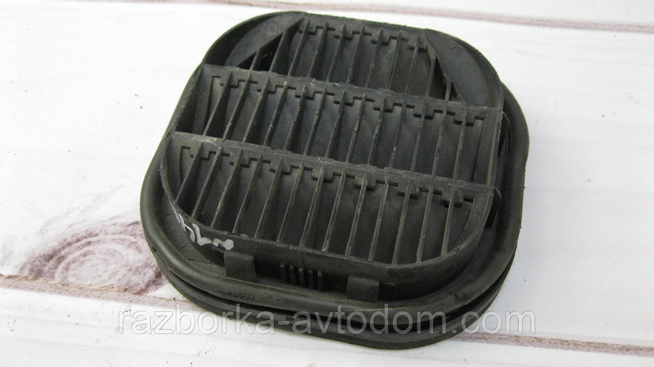 Решітка вентиляції Opel Corsa C (2000-2012), Combo (2001-2011) OE:90566857