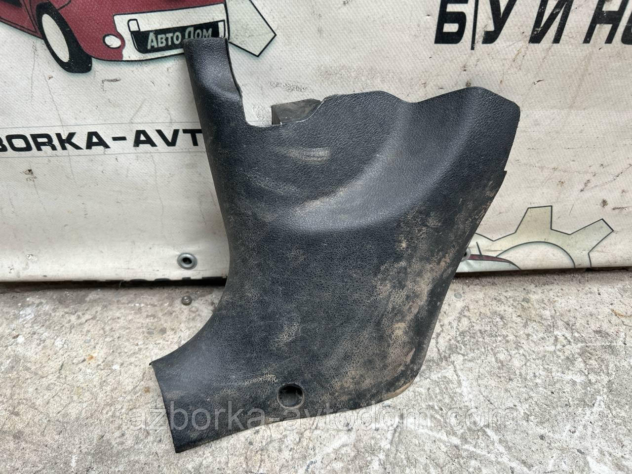 Накладка/пластик порога переднього лівого VW Passat B5 (96-05) OE:3b1863483h