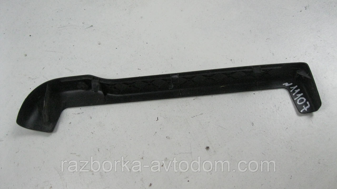 Накладка переднього лівого сидіння VW Passat B5 (1997-2000) OE:1J0881348D фото 2