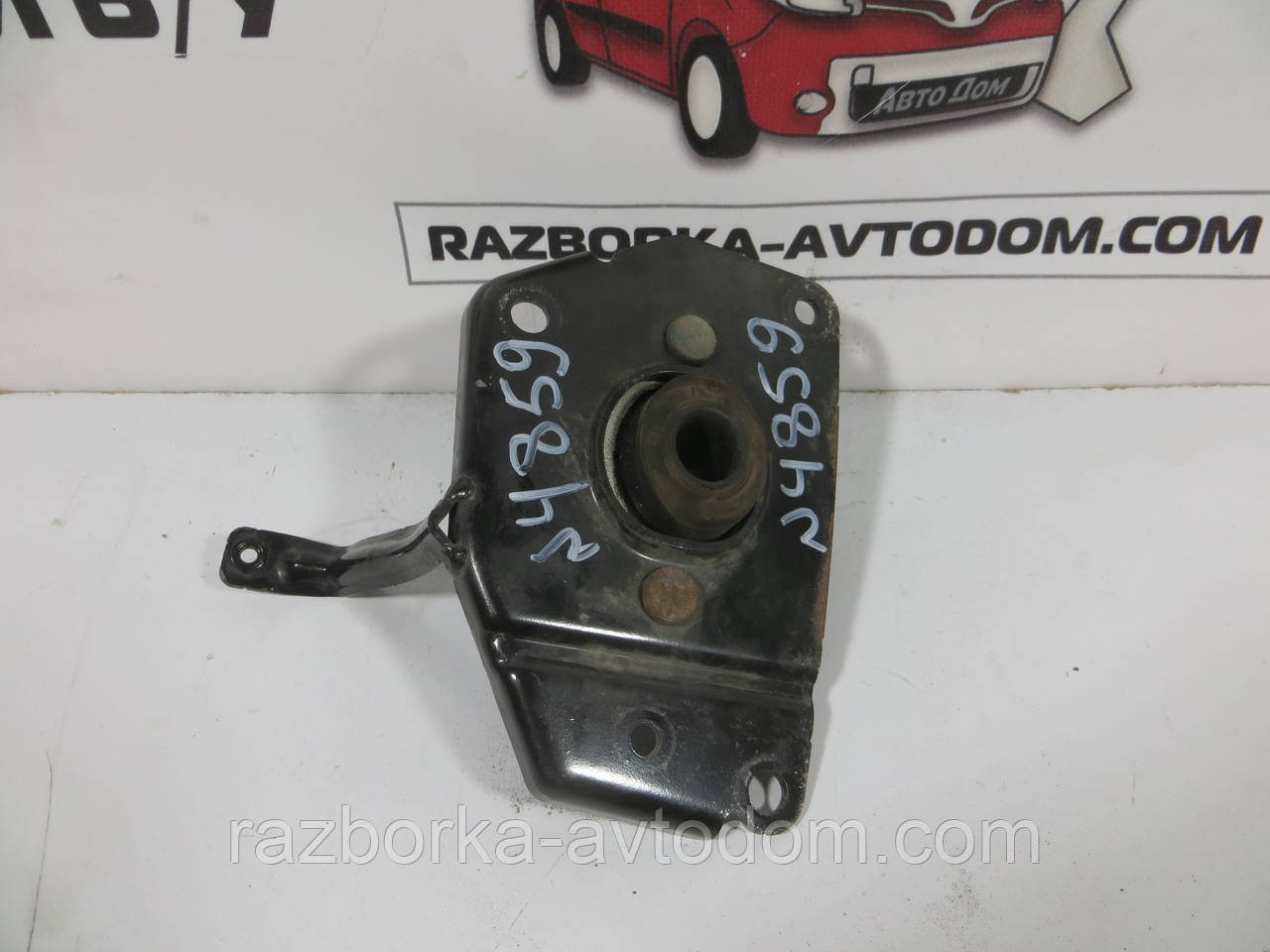 Кронштейн лівий Citroen Berlingo 08-18 1.6HDI 9682731780