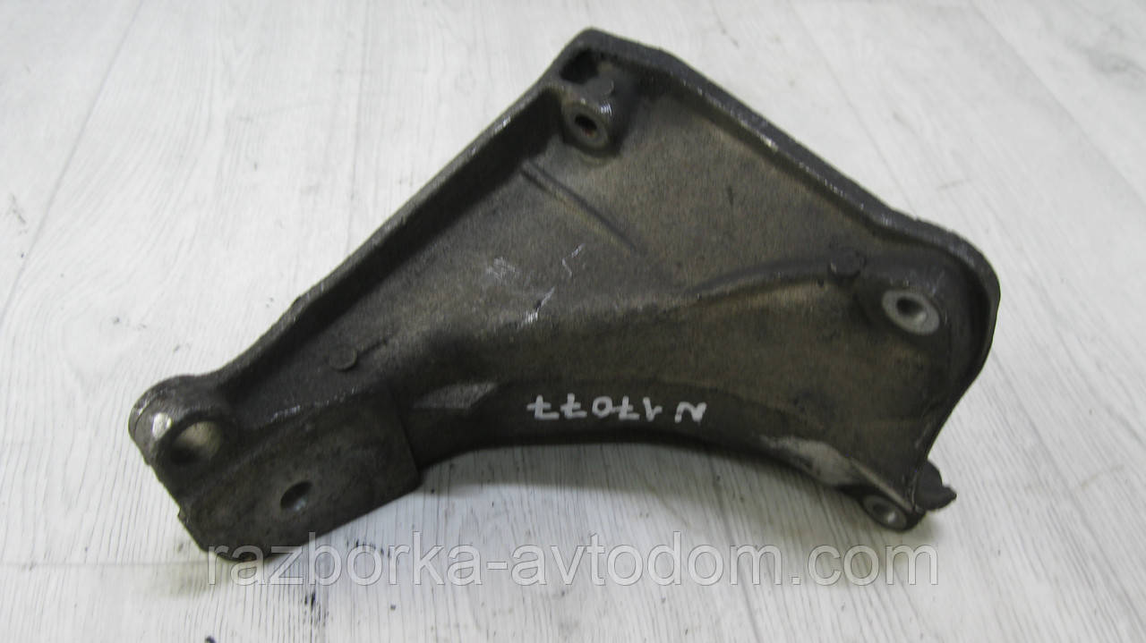 Кронштейн двигуна VW Golf 3 (1991-1998) OE: 1H0199354A
