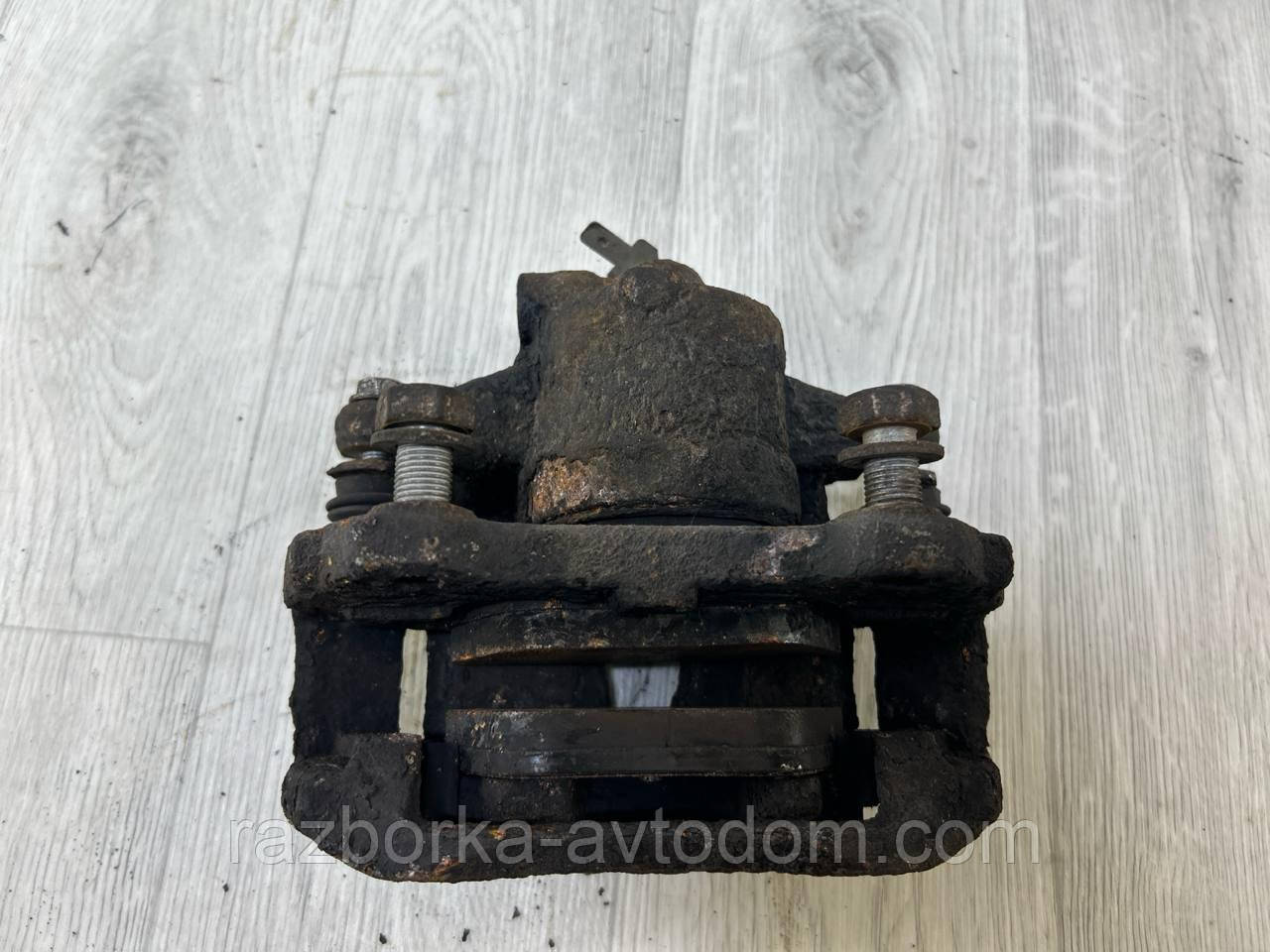 Суппорт передній лівий Peugeot Bipper (07-16), Fiat Fiorino (07-), Citroen Nemo (07-) OE:4401P6