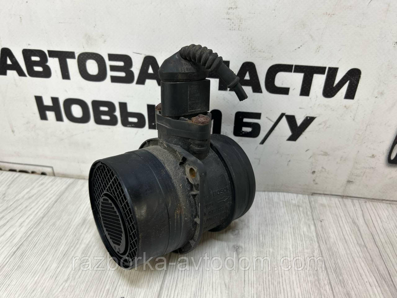 Витратомір повітря Skoda SuperB (02-08), Octavia 1, Fabia 1, VW LT (96-06), Transporter T4, T5, TOUAREG OE:0281002461