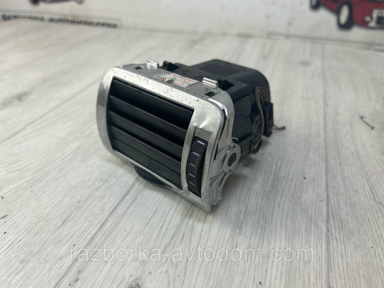 Дефлектор (повітря) торпеди лівий Skoda Superb 1 (02-08) OE:3u0819701g