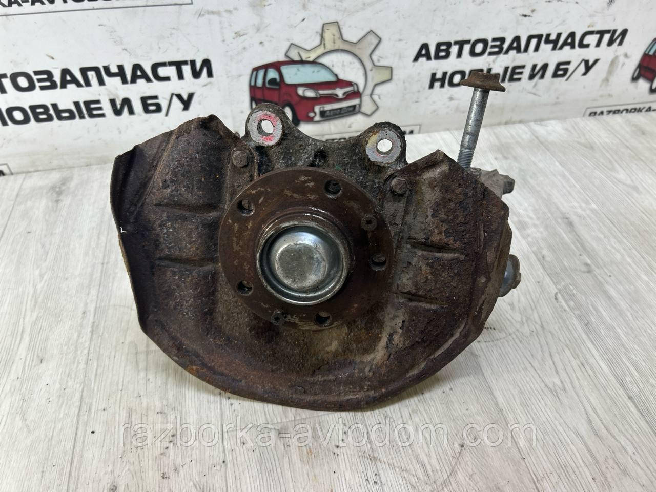 Поворотний кулак задній лівий (цапфа в зборі)/ступиця Peugeot 407 (04-11) OE:517628